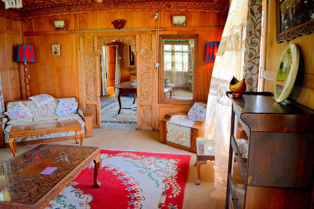 Hotel Kings Houseboats Srīnagar Exterior foto