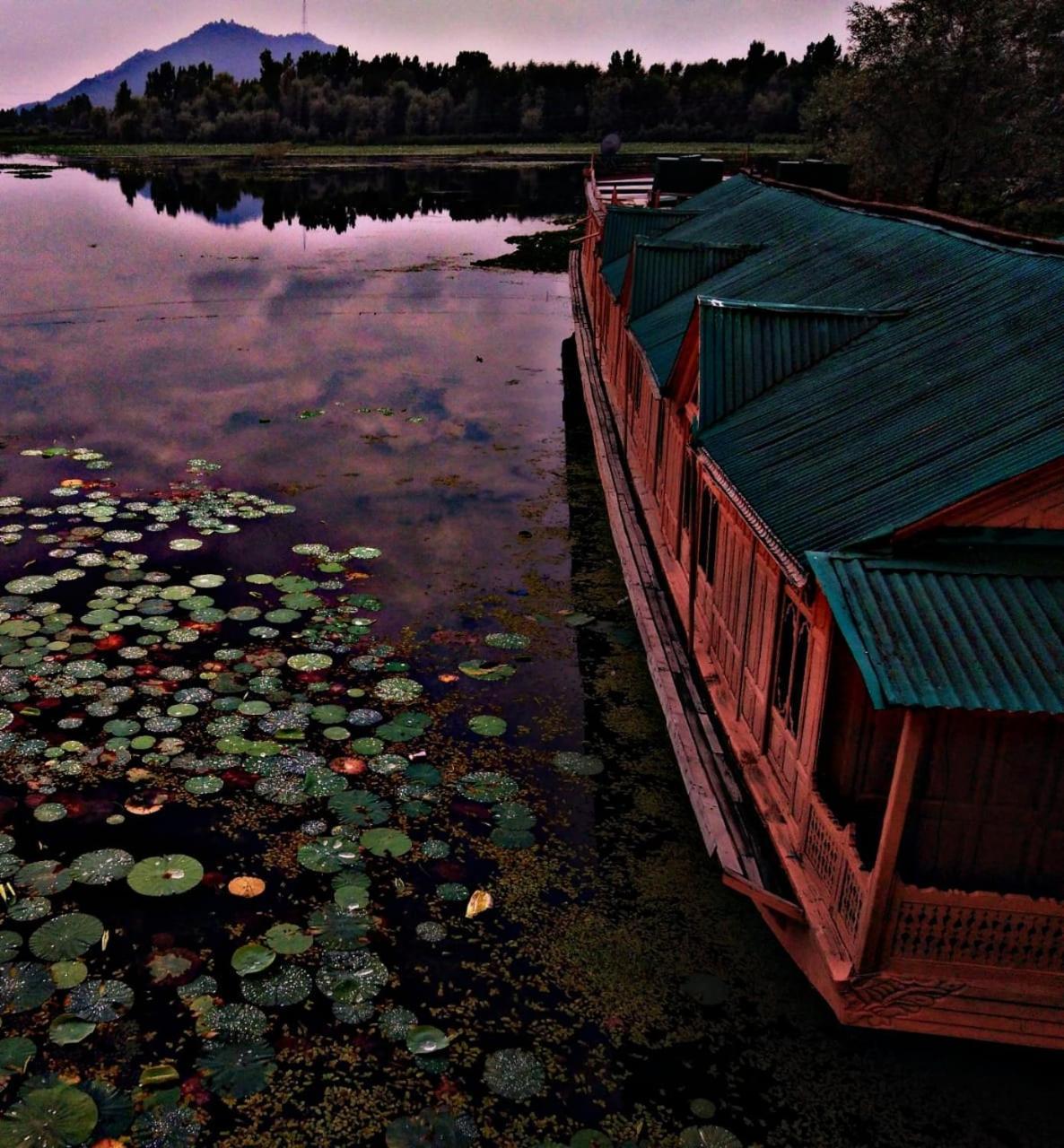 Hotel Kings Houseboats Srīnagar Exterior foto